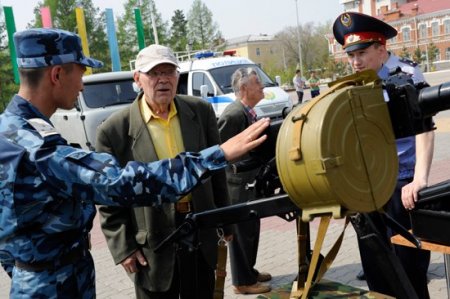 Войска на площади (Фото)