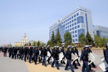 Войска на площади (Фото)