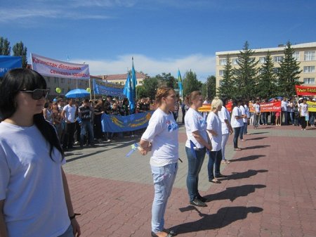 Фоторепортаж: праздник госсимволов