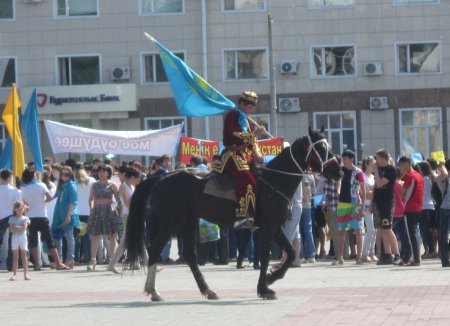 Фоторепортаж: праздник госсимволов