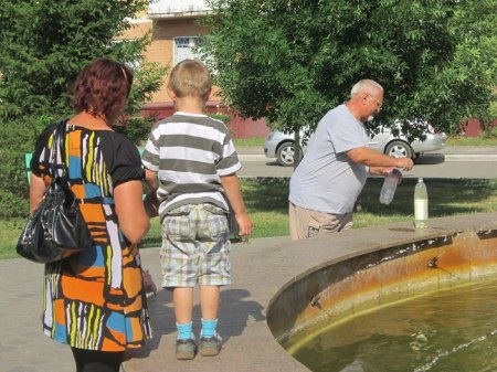 В центре Рудного, у фонтана!