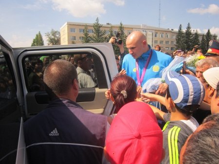 Ура! Герой Олимпиады вернулся домой!