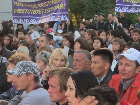 Пели Олег и Нуралы. Пели все