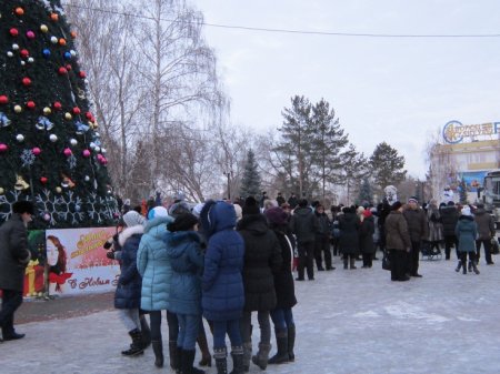 «Зажигаем» ёлку, портим праздник, закупаем алкоголь