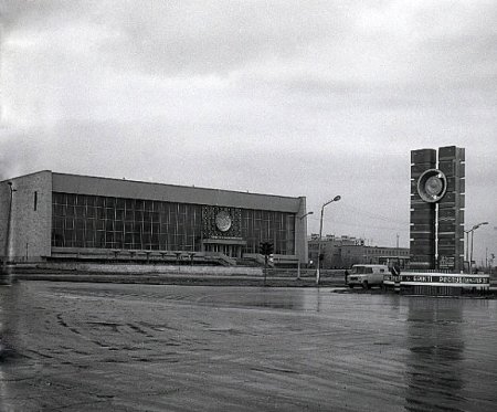 Городок. Утренник. Шопинг. Хоккей