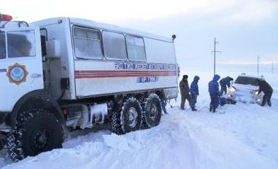 В регионах перекрыли дороги из-за штормового предупреждения