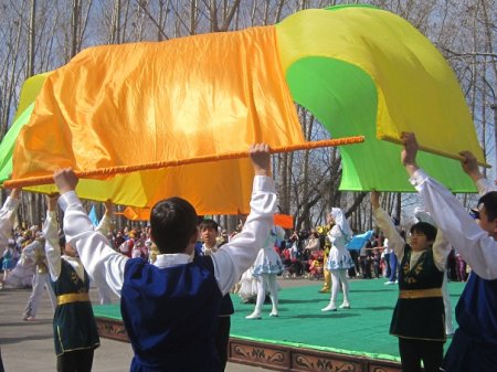 Май! Мир! Единство! Все в парк!