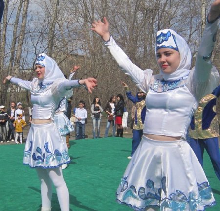 Май! Мир! Единство! Все в парк!