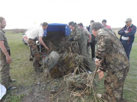 Более 14 км сетей вытащили из Тобола участники акции «Мы против браконьерства»