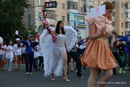 Карнавальное шествие в честь 135-летия Костаная стало самым массовым и красочным. (фото, видео)