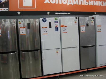 Сразу после обеда в костанайских магазинах начали менять ценники, а обменники стали реализовывать валюту