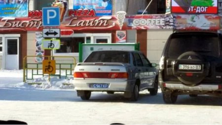 Как казахстанские полицейские занимают парковочные места для инвалидов (фото)