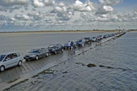 Удивительная дорога, дважды в сутки уходящая под воду