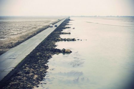 Удивительная дорога, дважды в сутки уходящая под воду