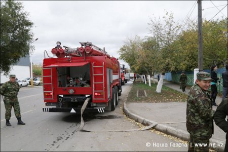 Шесть пожарных расчетов тушили горевший дом ветерана войны в Костанае