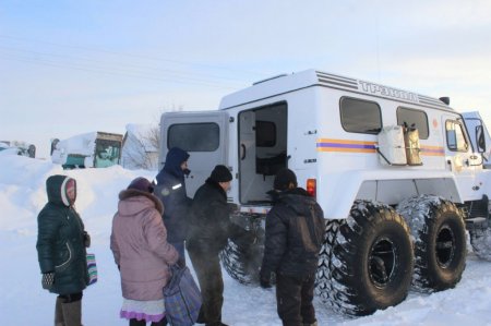 Срочная госпитализация потребовалась беременной и тяжело больному мужчине в заметённом посёлке Костанайской области