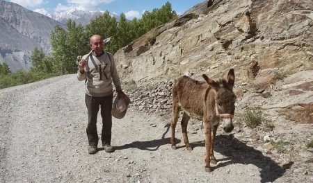 Как таджикистанцы выживают без автобусов, денег и цивилизации