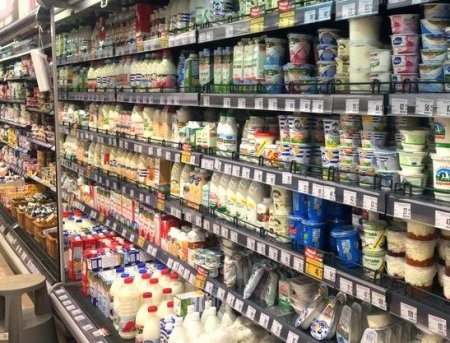 Купить и не отравиться: правила покупки молочных продуктов в жару