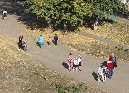 В два часа дня, после школьного звонка