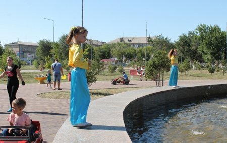 В два часа дня, после школьного звонка