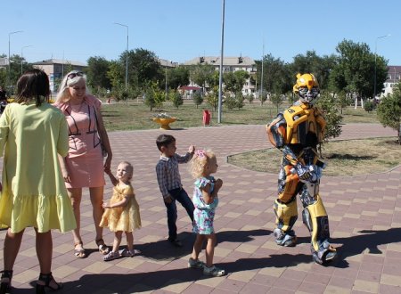 В два часа дня, после школьного звонка