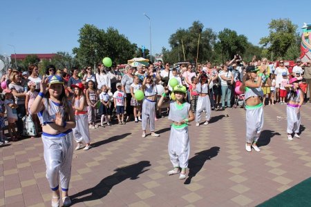 В два часа дня, после школьного звонка