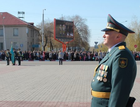 Площадь, обелиск, концерт