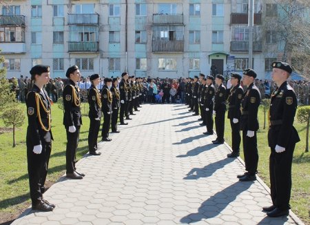 Площадь, обелиск, концерт