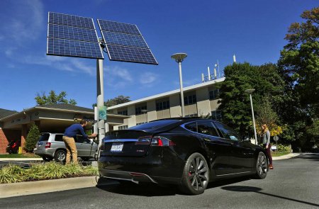 "Смертельная ловушка": водитель заживо сгорел в Tesla