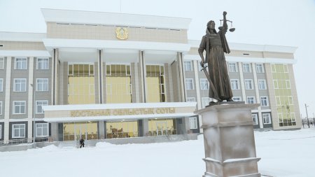 Наследница умершей женщины отвоевала через суд квартиру у акима города Рудного